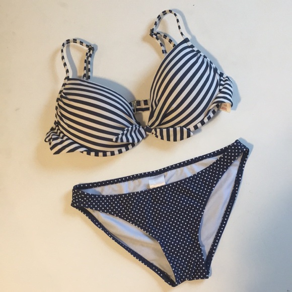 Xhilaration Other - Xhilaration Striped Push Up Bikini Top